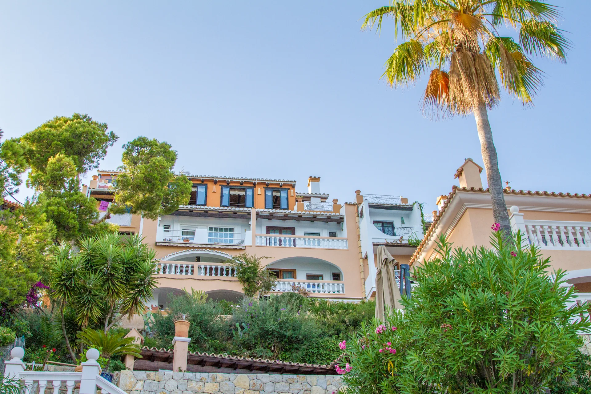 Las Mejores Propiedades con Vistas al Mar en Ibiza: Oportunidades de Inversión
